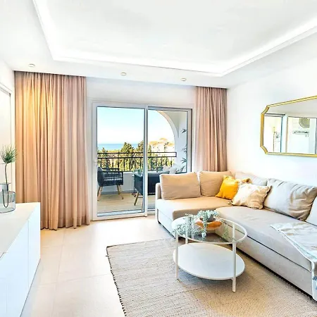 Modern 2-bedroom, 2-bathroom アパート