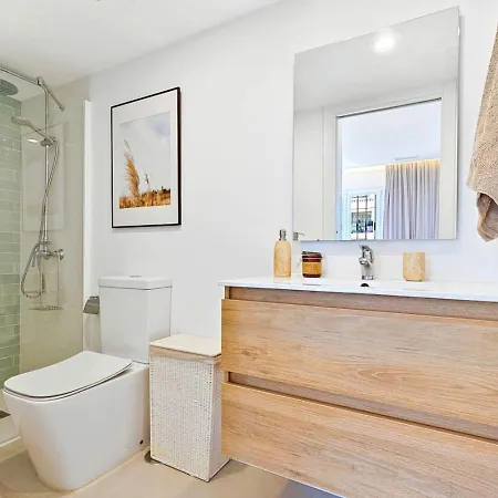 Modern 2-bedroom, 2-bathroom Riviera Del Sol
